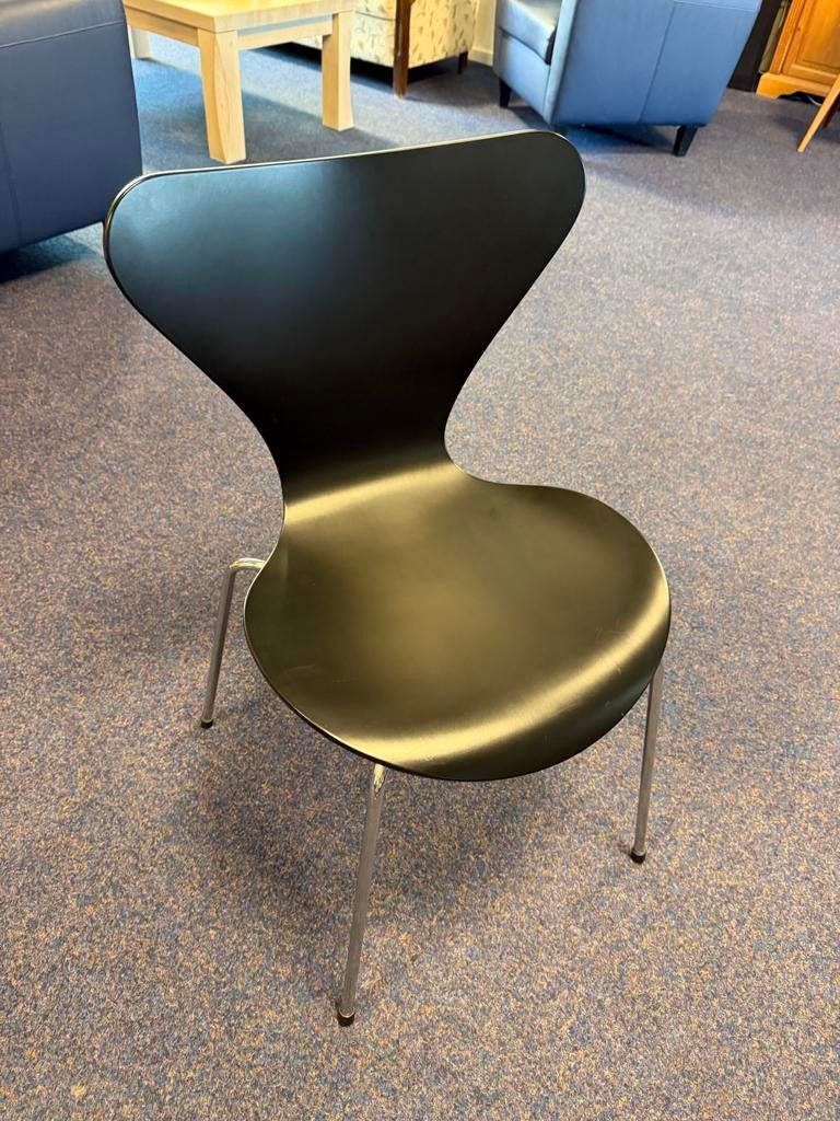 Fritz Hansen vlinderstoel - Design Arne Jacobsen (1996), Huis en Inrichting, Stoelen, Gebruikt, Eén, Kunststof, Zwart, Ophalen
