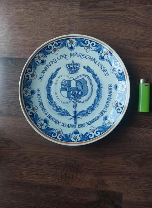 Delfts blauw bord Kroning Beatrix - 30 april 1980, Ophalen of Verzenden