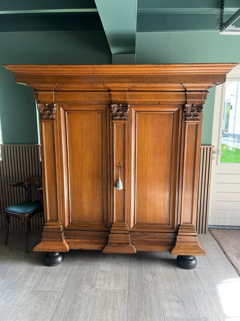 Antieke eiken Mechelse kleding/linnenkast, Ophalen