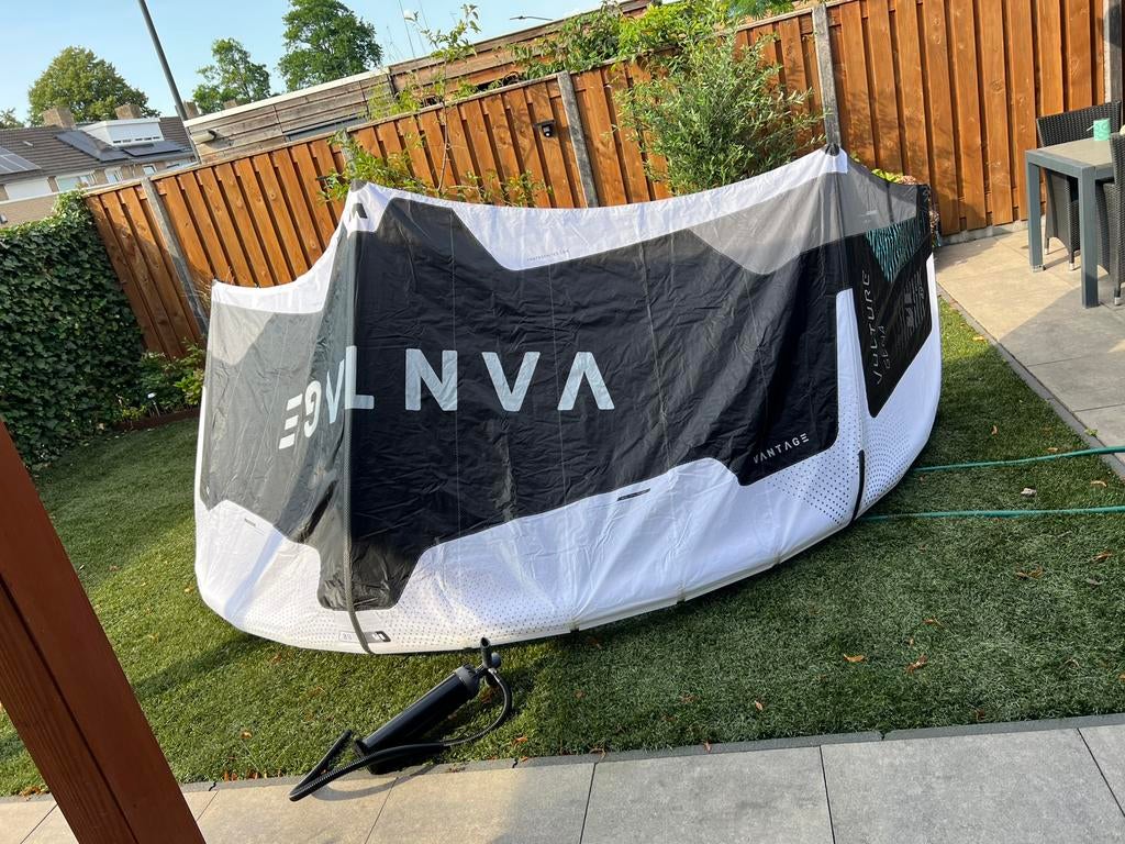Vantage Vulture Gen 4 9m kite, Watersport en Boten, Kitesurfen, Zo goed als nieuw, Kite, 9 m², Geen board, Ophalen of Verzenden