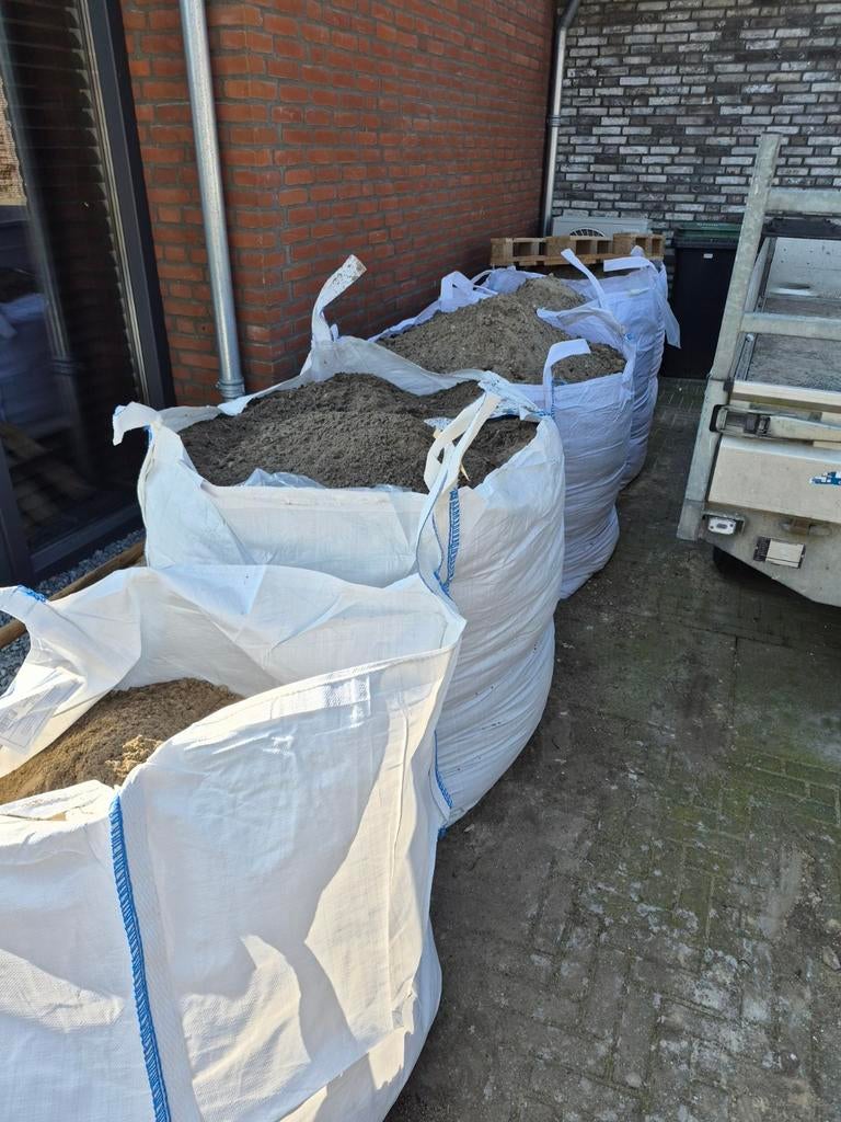 Gratis zand 2m3 geel  2,5 m3 zwart/geel gemengd, Tuin en Terras, Zand, Ophalen, Ophoogzand