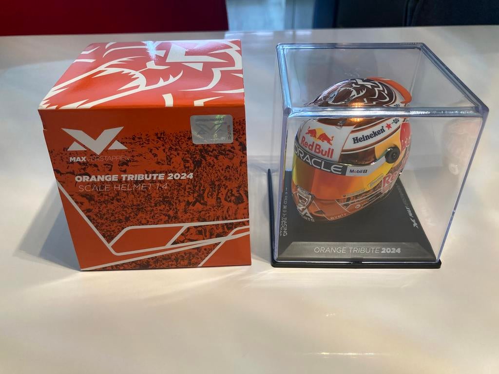 Max Verstappen helm 1/4 orange tribute 2024, Verzamelen, Ophalen of Verzenden, Nieuw, Formule 1
