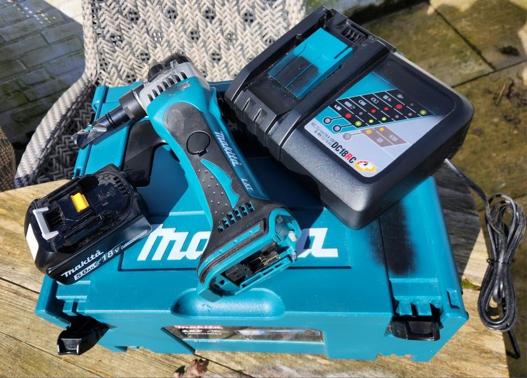 Makita DJN161 knabbelschaar, 1 keer gebruikt, Doe-het-zelf en Verbouw, Ophalen of Verzenden, Zo goed als nieuw