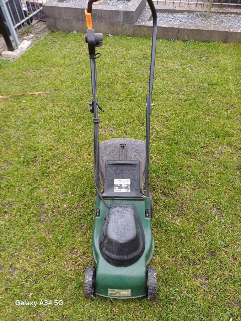 Grasmaaier 900W - Gebruikt, Ophalen of Verzenden, Gebruikt, Elektrische grasmaaier, Onbekend