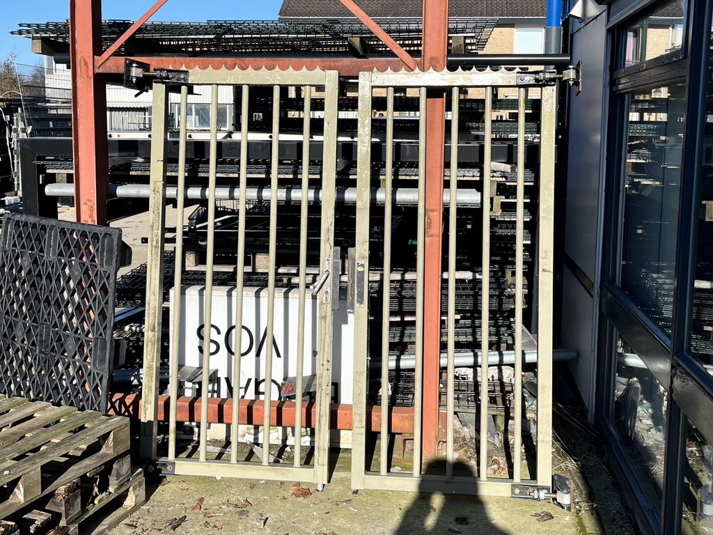 2 metalen poortdeuren 90x190, Tuin en Terras, Tuinpoorten, Ophalen, Gebruikt, Staal, Minder dan 100 cm