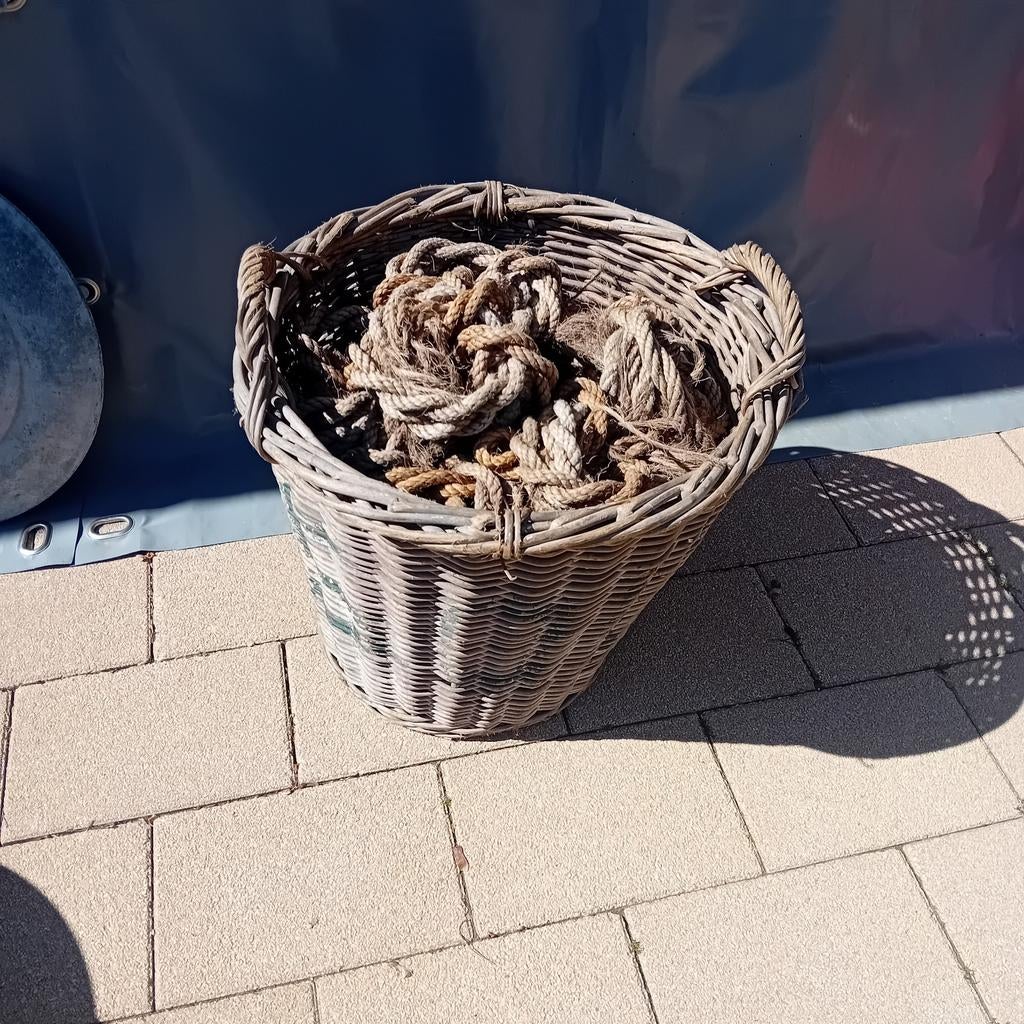 Antieke rietenmand met boerentouw, Ophalen, Gebruikt, Rond, Overige materialen