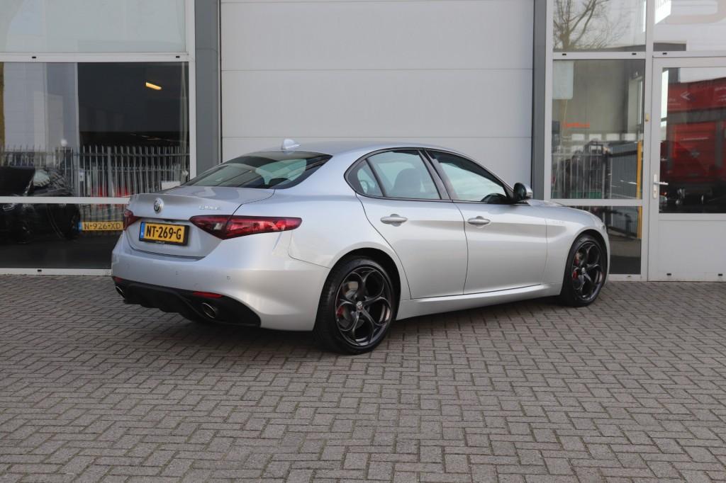 Alfa romeo GIULIA 2.0 T Q4 AWD 280PK VELOCE/ORIG.NL/GEDOCUME, Auto's, Alfa Romeo, Automaat, Euro 6, 4 cilinders, Leder