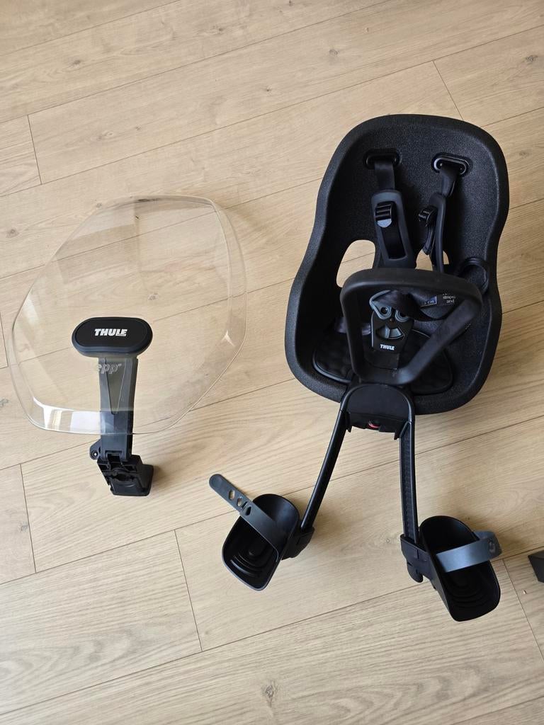 Thule Yepp Mini fietsstoeltje met windscherm, Ophalen of Verzenden, Zo goed als nieuw, Voetsteuntjes