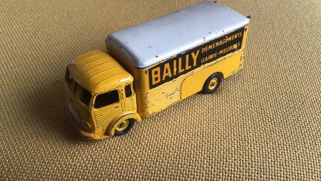DINKY TOYS SIMCA CARGO BAILLY ORIGINEEL FRANCE BIJNA COMPL., Hobby en Vrije tijd, Modelauto's | 1:43, Ophalen of Verzenden, Gebruikt