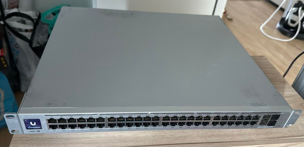 Ubiquiti UniFi USW Pro 48-poorts PoE Switch, Computers en Software, Netwerk switches, Ophalen of Verzenden, Zo goed als nieuw