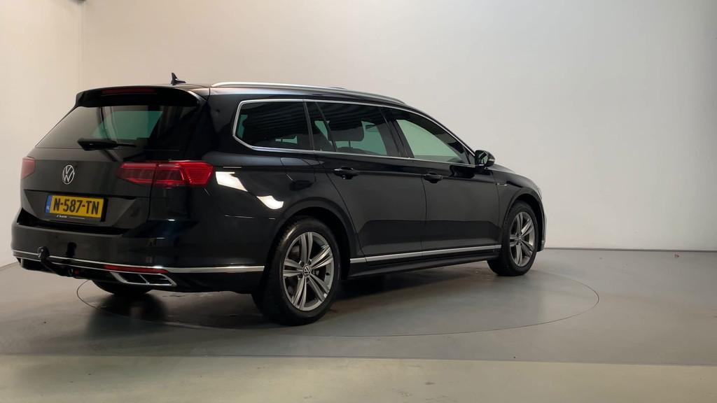 Volkswagen Passat Variant 1.5 TSI R-Line Business + Panoramd, 730 kg, 4 cilinders, Alcantara, Zwart