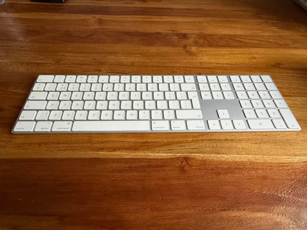 Apple Magic Keyboard A1843 – met num toetsenblok – Bluetooth, Computers en Software, Toetsenborden, Multimediatoetsen, Ophalen of Verzenden