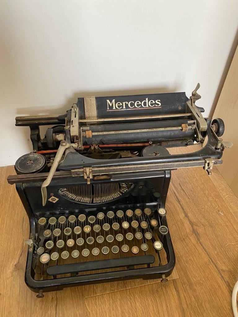 Antiek typmachine Mercedes, Ophalen