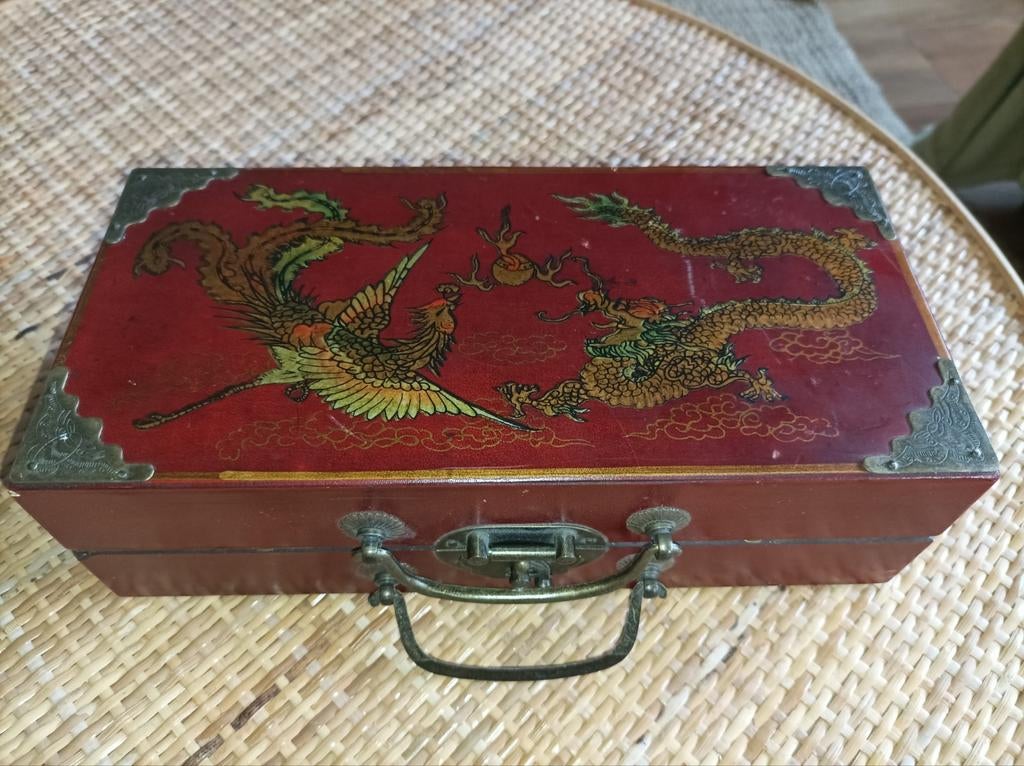 Antiek Schaakspel in Koffer - Draak & Feniks Design, Ophalen of Verzenden, Gebruikt, Schaken