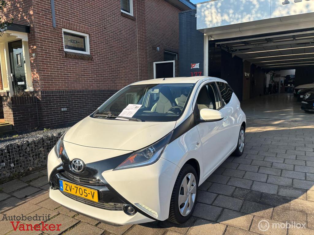 Toyota Aygo 1.0 VVT-i x-play|Camera|NAP, Voorwielaandrijving, Stof, Gebruikt, 4 stoelen