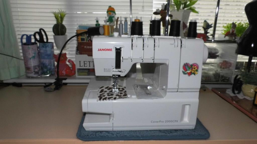 MOOIE ZEER KRACHTIGE JANOME COVERSTITCHMACHINE, Hobby en Vrije tijd, Naaimachines en Toebehoren, Ophalen of Verzenden, Zo goed als nieuw