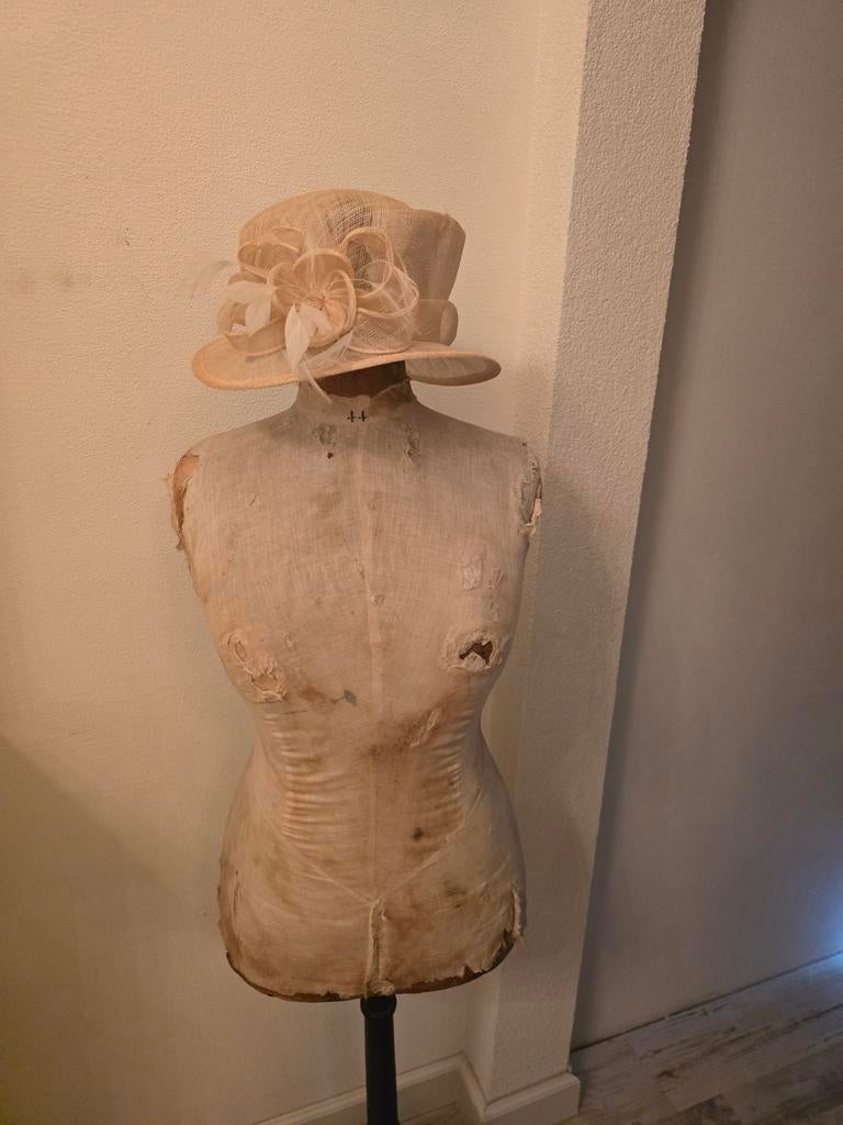 Aparte hoed, Antiek en Kunst, Antiek | Kleding en Accessoires, Ophalen of Verzenden