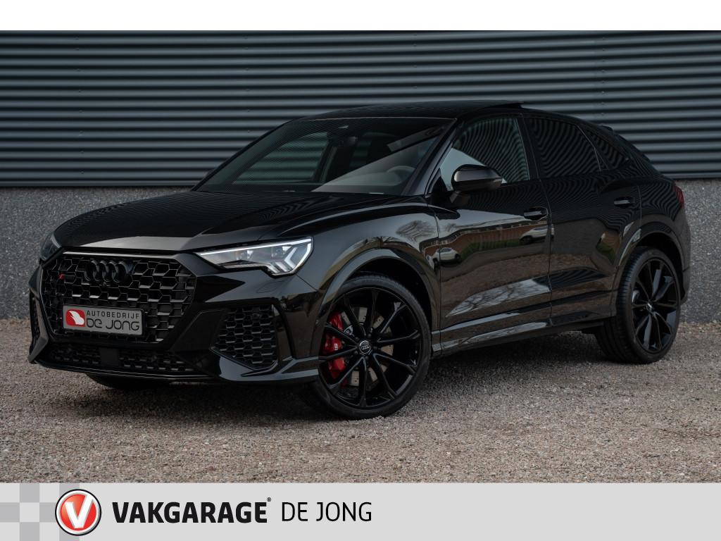 Audi RS Q3 Sportback 2.5 TFSI Quattro 400PK | Pano | Trekhaa, Auto's, Audi, 12 maanden, Gebruikt, Zwart, Bedrijf