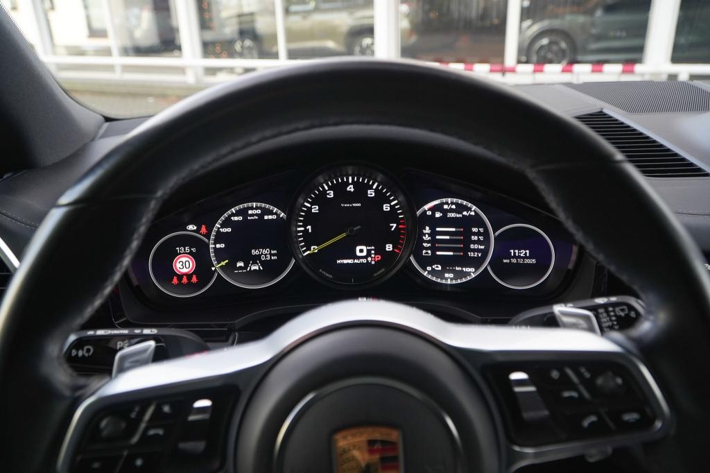 Porsche Cayenne 3.0 E-Hybrid I Sport Chrono Plus I Pano I St, Automaat, Cayenne, Gebruikt, Zwart