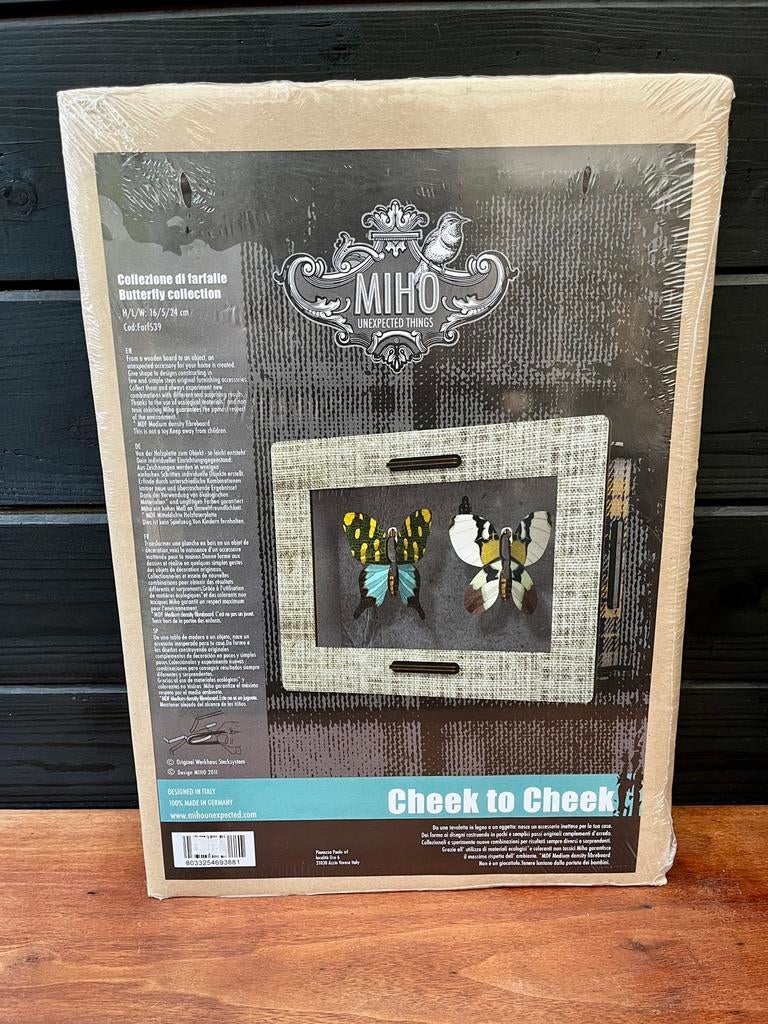 Houten vlinderkastje van Miho met 2 kartonnen vlinders, Huis en Inrichting, Ophalen of Verzenden, Nieuw, Hout, Minder dan 50 cm