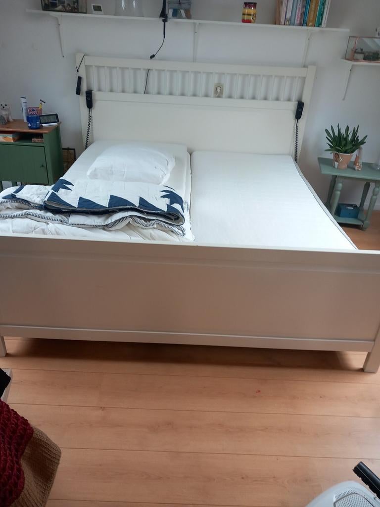 Ledikant 200x180 +twee electrische bedbodems, Ophalen, Tweepersoons, Wit, Hout