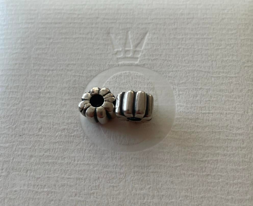 Pandora 2 clips, ribbel stoppers. Moederdagtip 🎁., Gebruikt, Pandora, Ophalen of Verzenden, 2 of 3 bedels