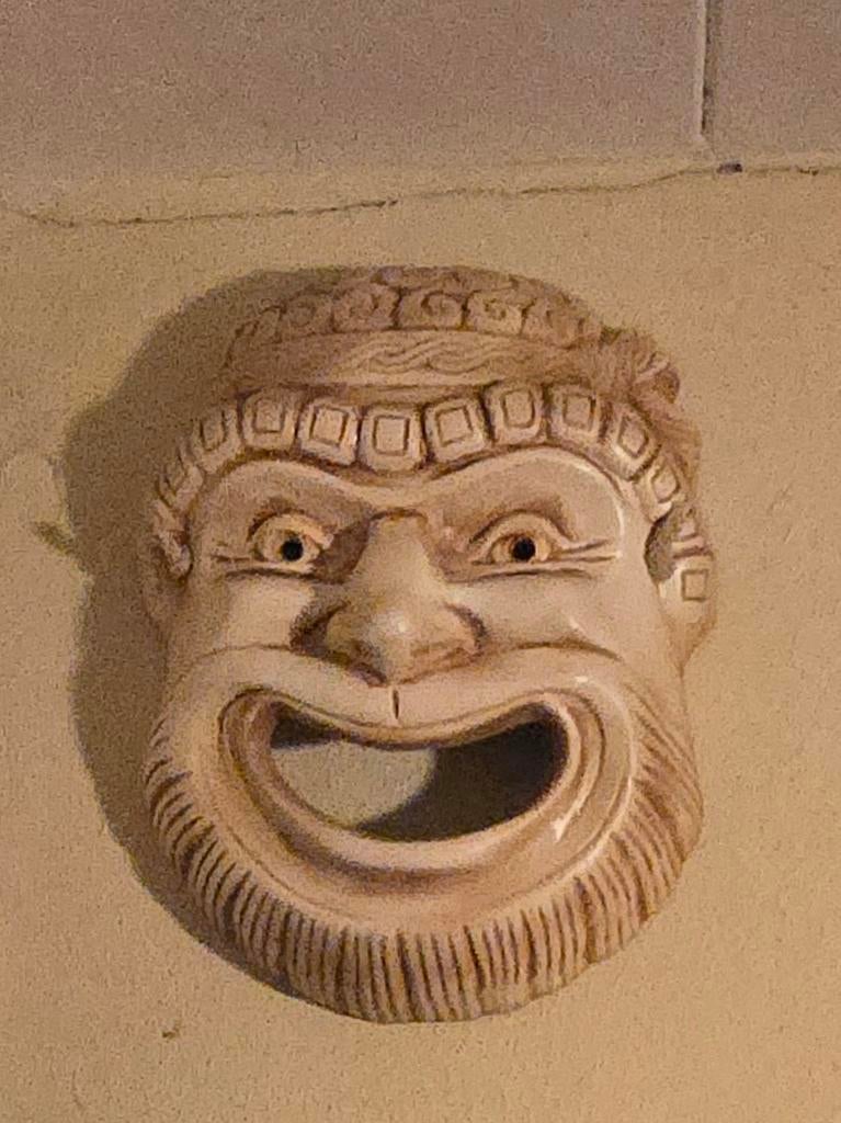 Griekse maskers theater komedie en tragedie, Antiek en Kunst, Antiek | Keramiek en Aardewerk, Ophalen of Verzenden