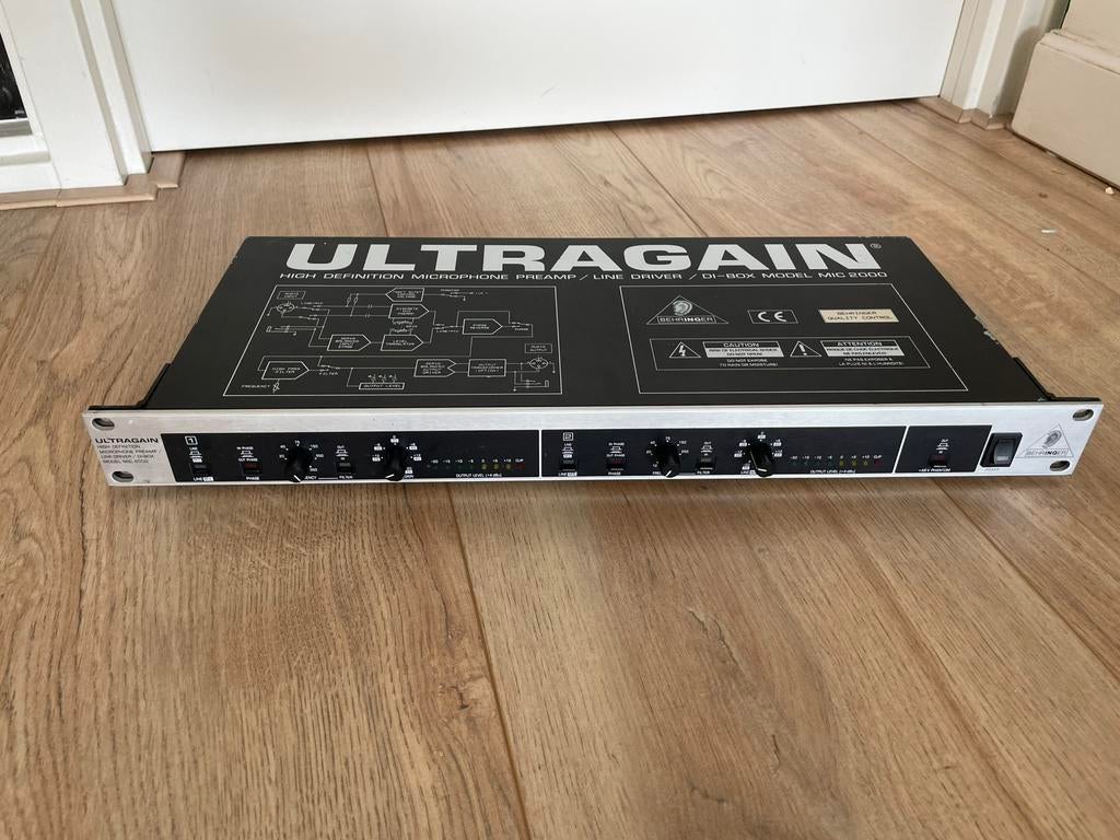 Behringer Ultragain MIC2000 mic pre-amp / DI, Ophalen of Verzenden, Zo goed als nieuw