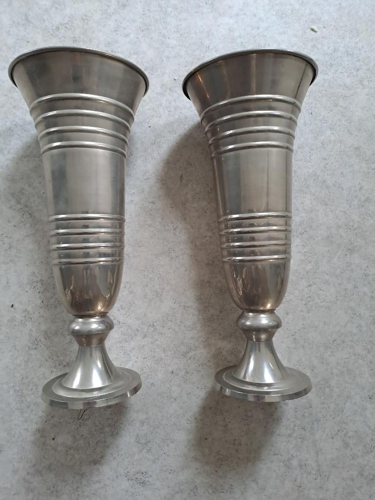 Twee zilverkleurige vazen, Overige materialen, Overige kleuren, Ophalen of Verzenden, Zo goed als nieuw