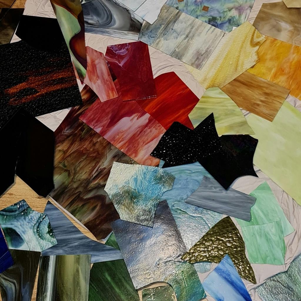 GEZOCHT: Gekleurd Glas voor Tiffany otw Glas in Lood, Hobby en Vrije tijd, Knutselen, Ophalen of Verzenden