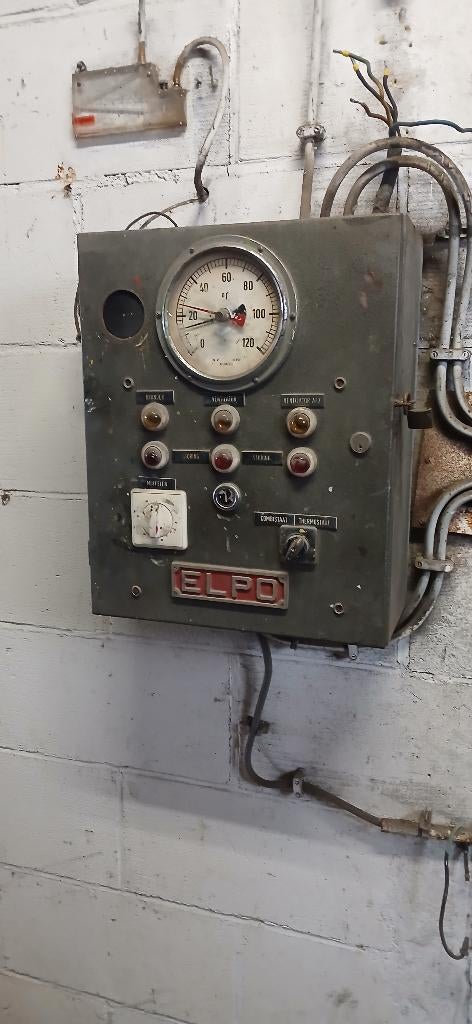 Retro bedieningskast (decoratie), Ophalen