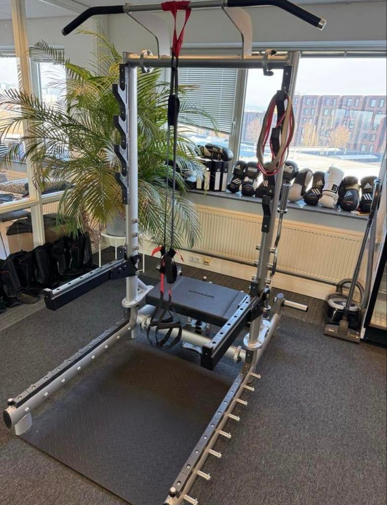 Glutebuilder Bench met Squat Rack Integratie, Ophalen, Zo goed als nieuw, Benen, Fitnessbank