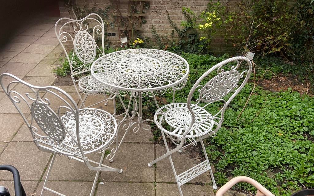 Brocante gietijzeren tuin setje zitje bistro witte stoeltjes, Tuin en Terras, Ophalen, Zo goed als nieuw, Metaal