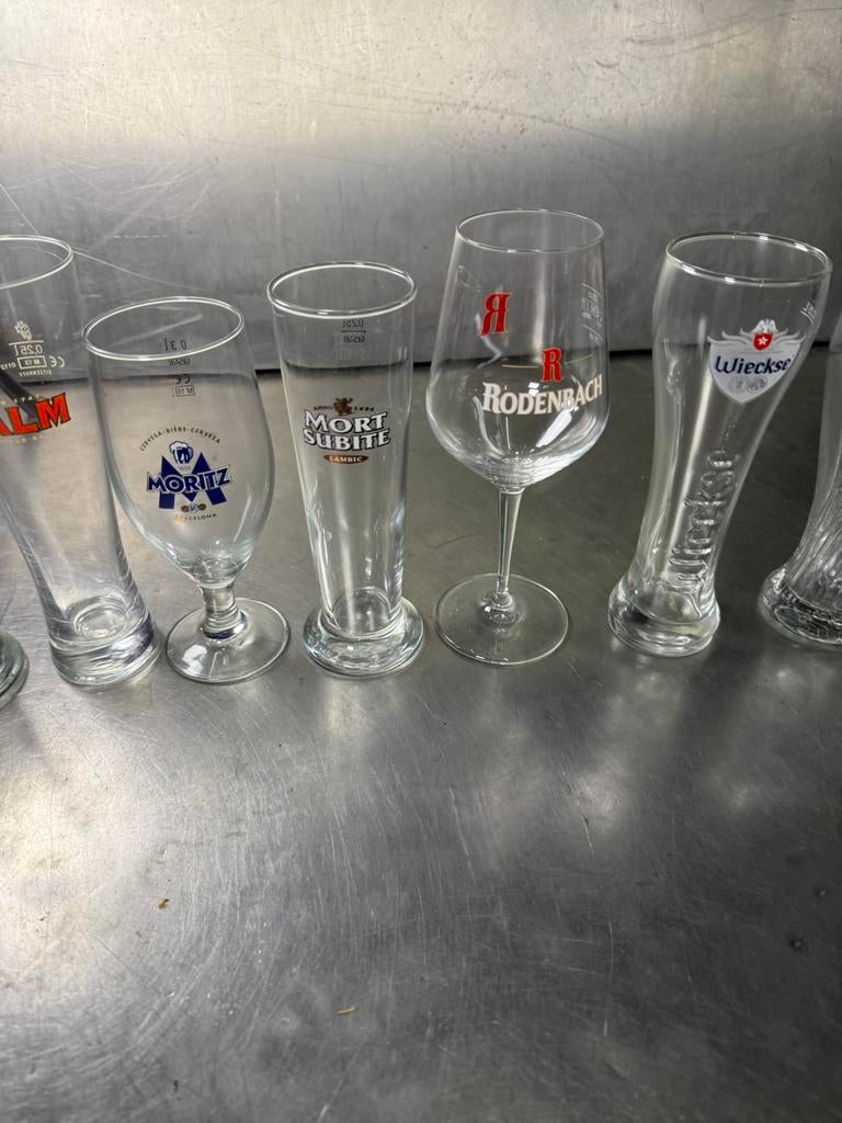 Ruim 150 diverse soorten bierglazen meerendeel nieuw in doos, Verzamelen, Ophalen, Zo goed als nieuw, Glas of Glazen, Overige merken