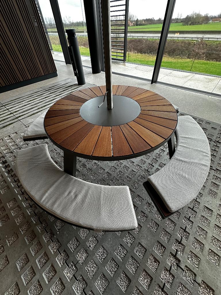 Extremis Pantagruel picknicktafel zie ook Hopper + Gargantua, Ophalen, Waterstad 23, LIGHTCHANGE boutique, Rond