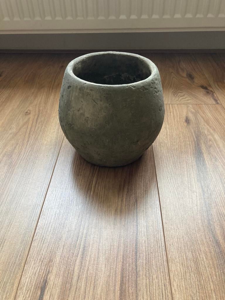 Bloempot beton look of steen, Tuin en Terras, Bloempotten, Ophalen, Gebruikt, Rond, Binnen