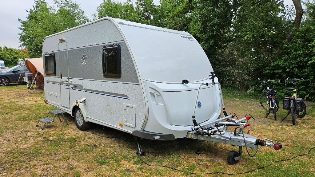 KNAUS SPORT 450 FU, Caravans en Kamperen, Caravans, Schokbreker, Particulier, 4 tot 5 meter, Vast bed