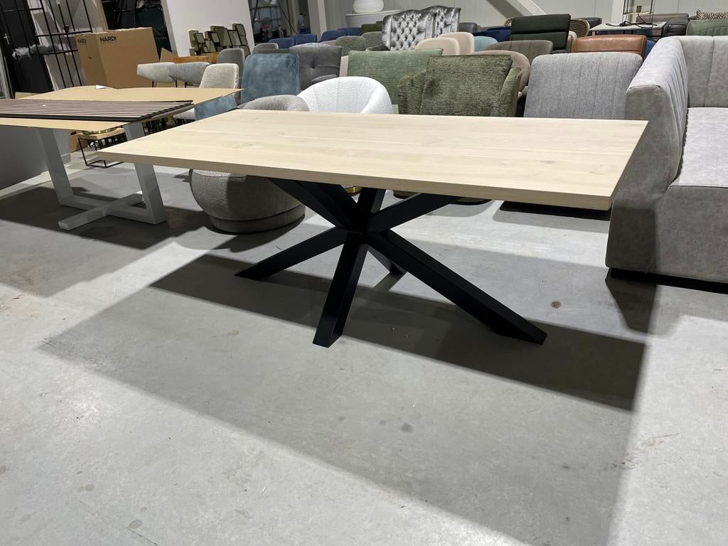 Moderne eettafel met zwart metalen onderstel, Huis en Inrichting, Bureaus, Ophalen of Verzenden, Nieuw