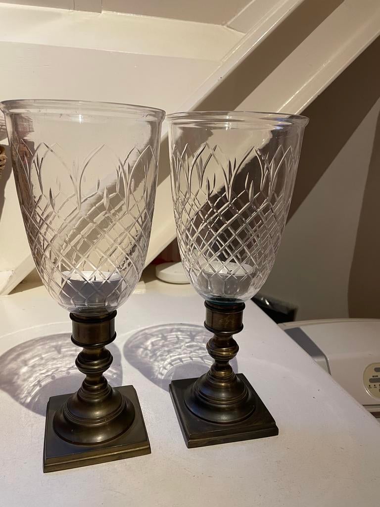 Twee bronzen windlichten met glazen kelk - 33 cm hoog, Ophalen, Zo goed als nieuw, Kandelaar, Brons of Koper