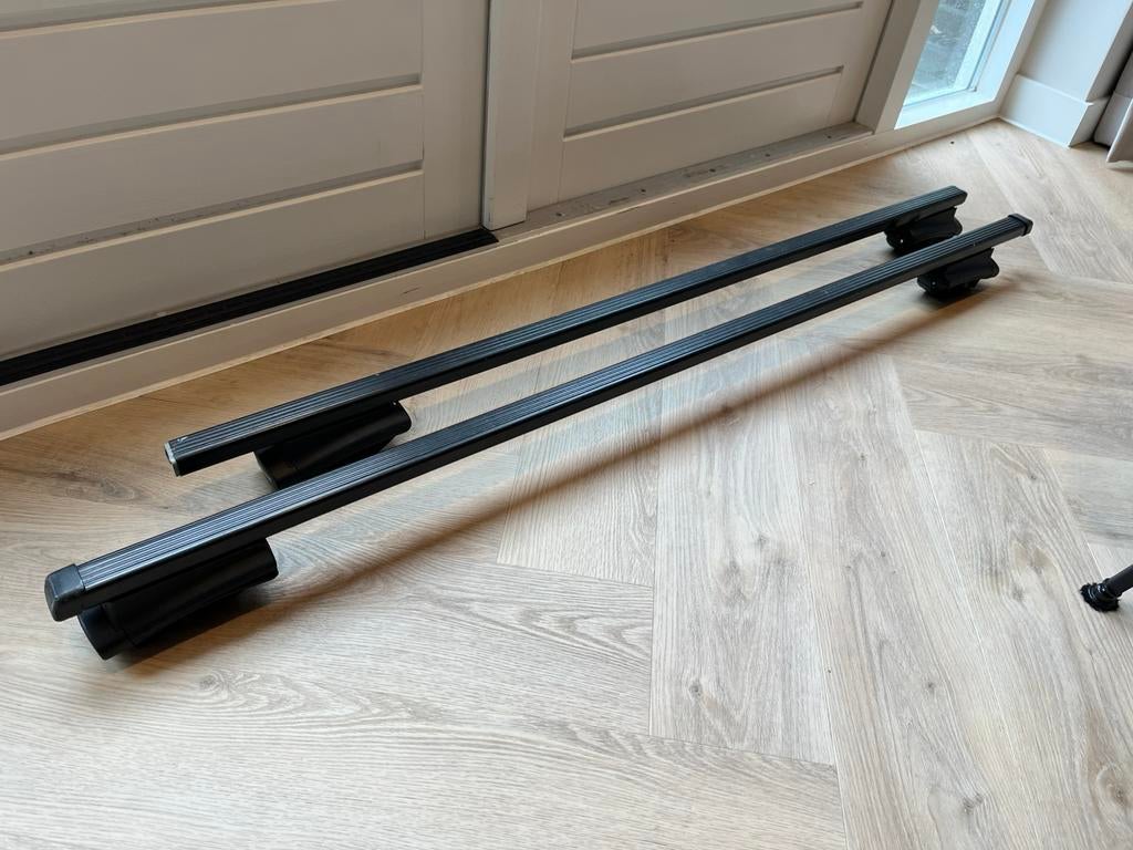 Thule Rapid 775 Dakdragers + Stangen (123 cm en 135 cm), Ophalen, Zo goed als nieuw