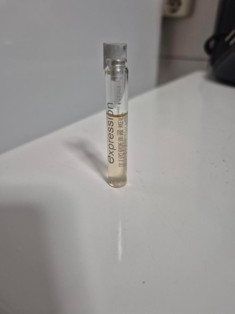Naf Naf Expression eau de toilette. Ruim 2 ml., Sieraden, Tassen en Uiterlijk, Uiterlijk | Parfum, Ophalen, Gebruikt