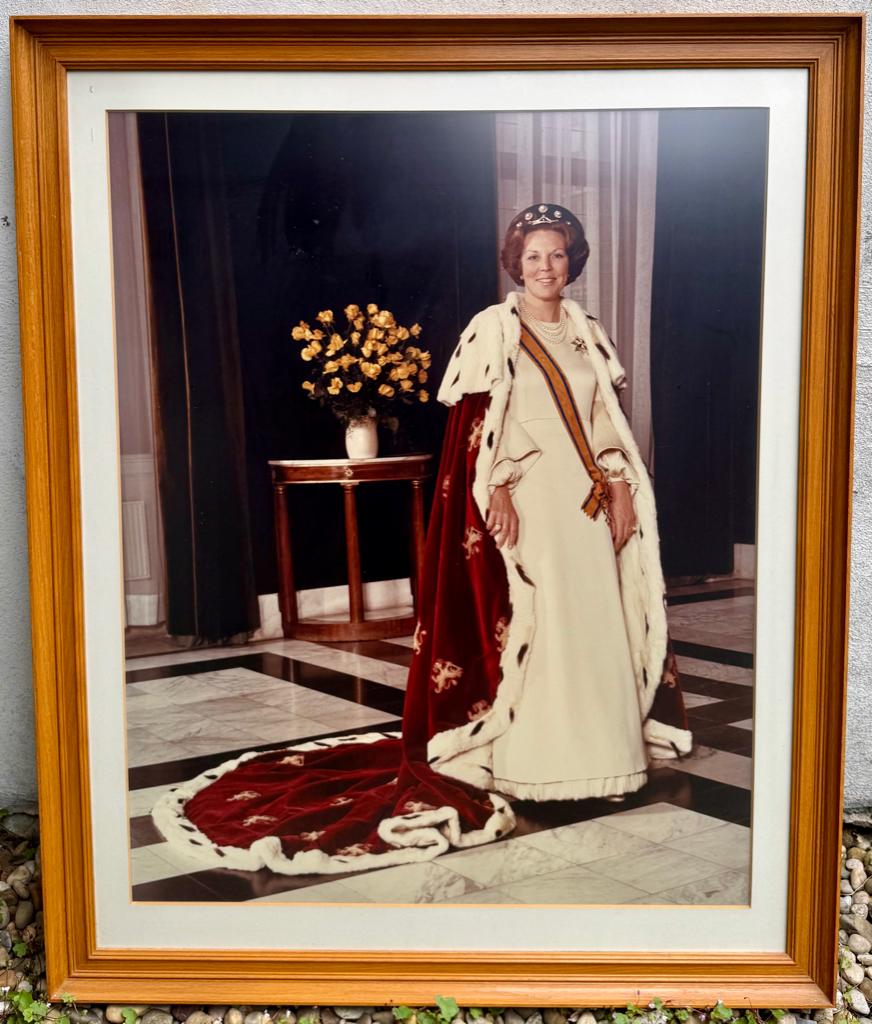 Staatsieportret Koningin Beatrix. Foto: Max Koot, Ophalen, Zo goed als nieuw, Nederland, Kaart, Foto of Prent