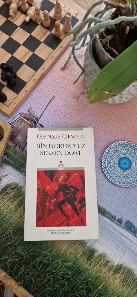 Turks boek - Bin Dokuz Yüz Seksen Dört - Tweedehands, Boeken, Literatuur, Ophalen of Verzenden
