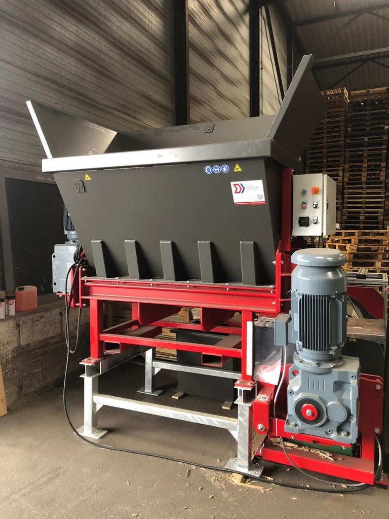 Hout shredder met naverkleiner zgan, Ophalen