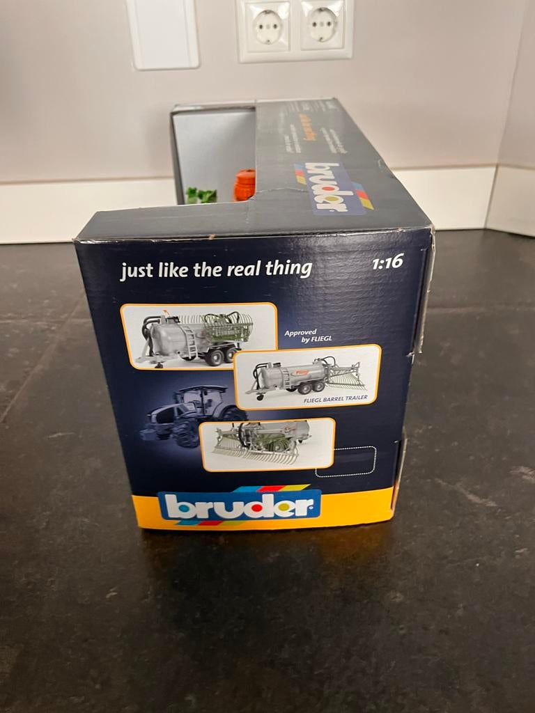 Bruder Fliegl Fasswagen - Nieuw in doos!, Ophalen of Verzenden, Nieuw