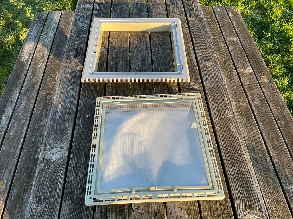 HARTAL 40x40 cm dakluik onderkader met verduisyering, Ophalen of Verzenden, Gebruikt