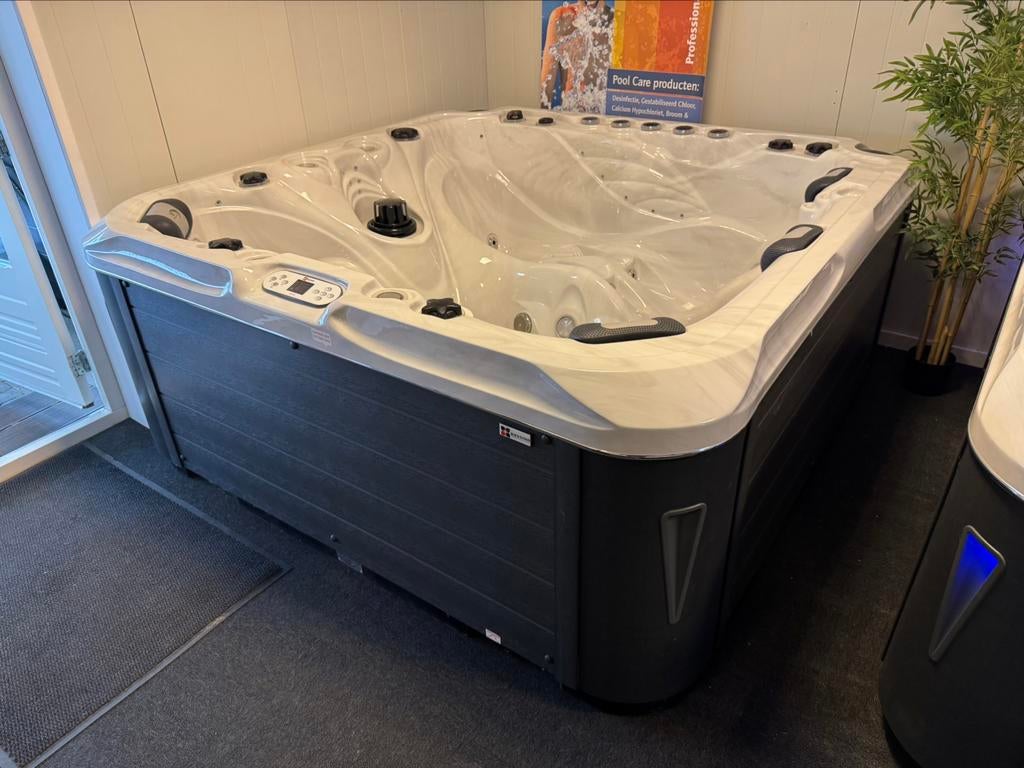 SHOWROOMMODEL Passion Spa Felicity Jacuzzi 5-pers Balboa, Tuin en Terras, Bubbelbaden en Hottubs, Ophalen of Verzenden, Nieuw
