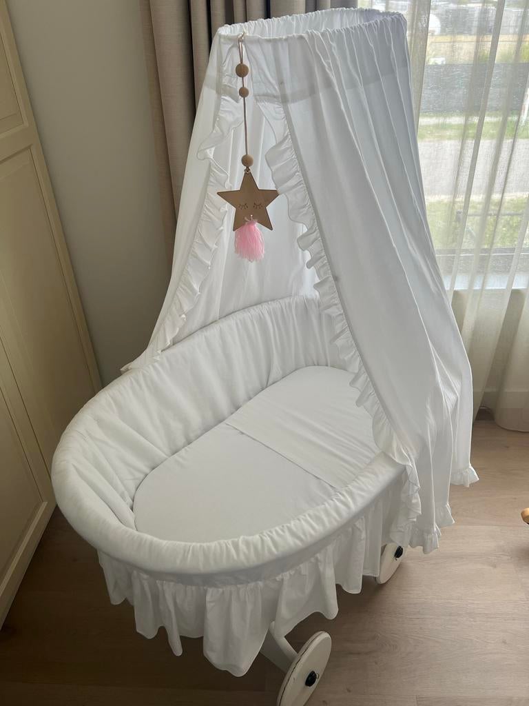 Witte wieg van hout en rotan, Kinderen en Baby's, Ophalen, Gebruikt, Wieg