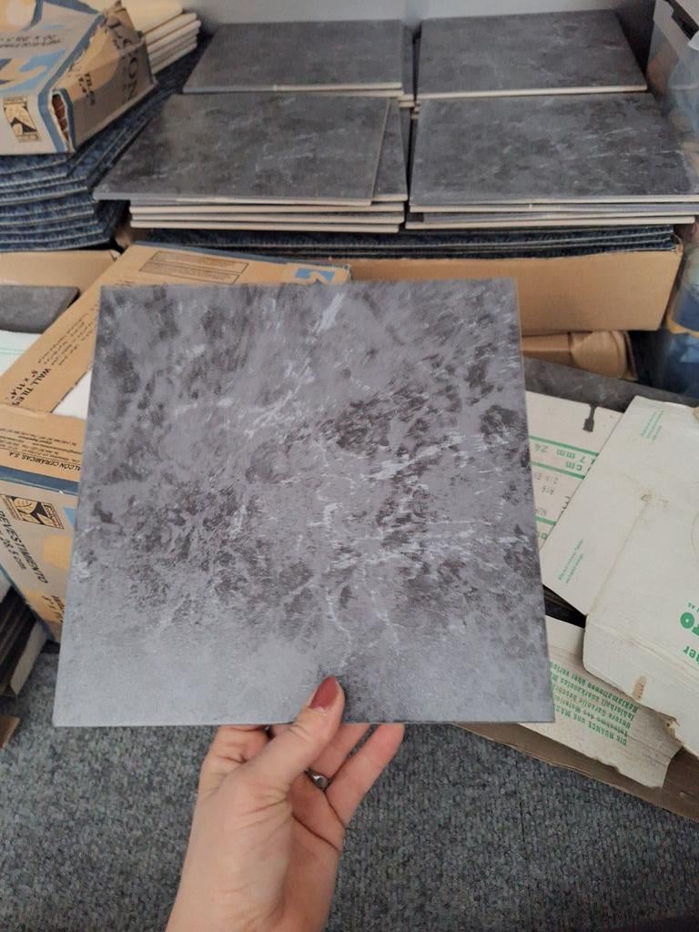 50 Grijze vloertegels 25x25 cm - Nieuwstaat, Ophalen, Keramiek, Nieuw, 20 tot 40 cm