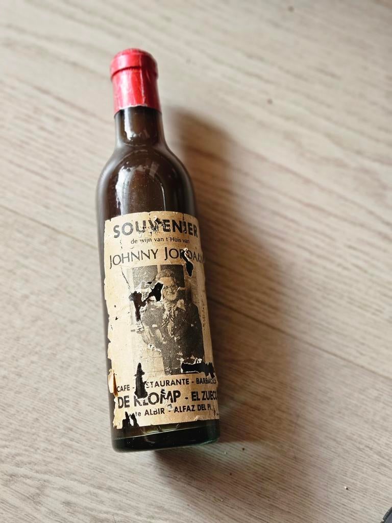 Unieke Johnny Jordaan wijnfles souvenir café de Klomp, Ophalen of Verzenden